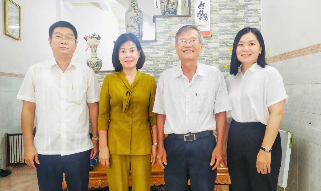 Anh-tin-bai